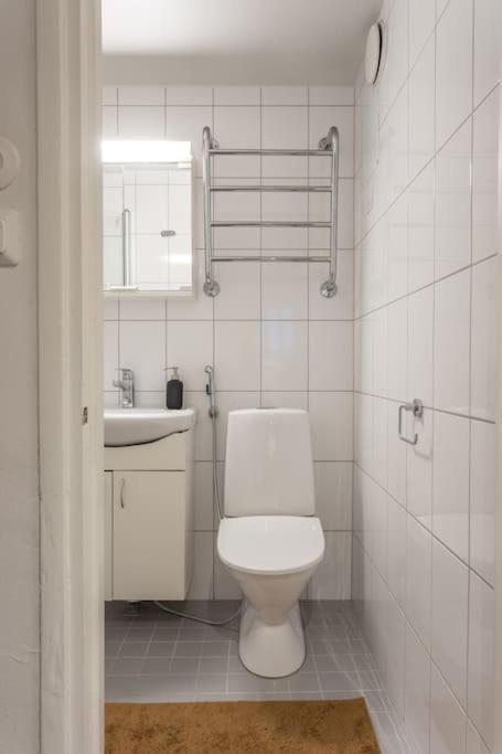 Апартаменты Tilava Huoneisto Helsingissa Хельсинки Экстерьер фото